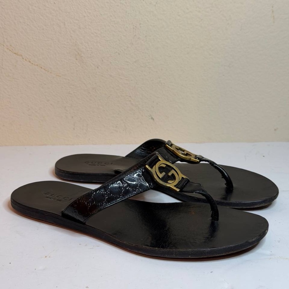 Gucci Women's Flat Thong Sandals Black Patent Leather Gold GG Logo Size 35 - Picture 5 of 10